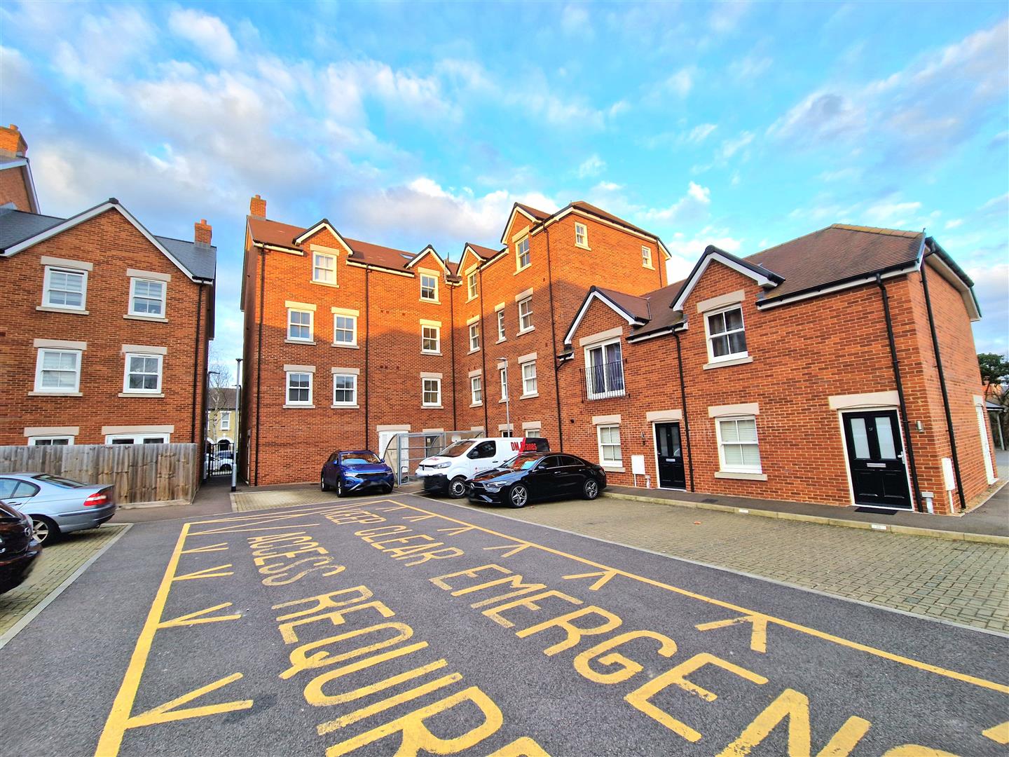 Warwick Avenue, Bedford